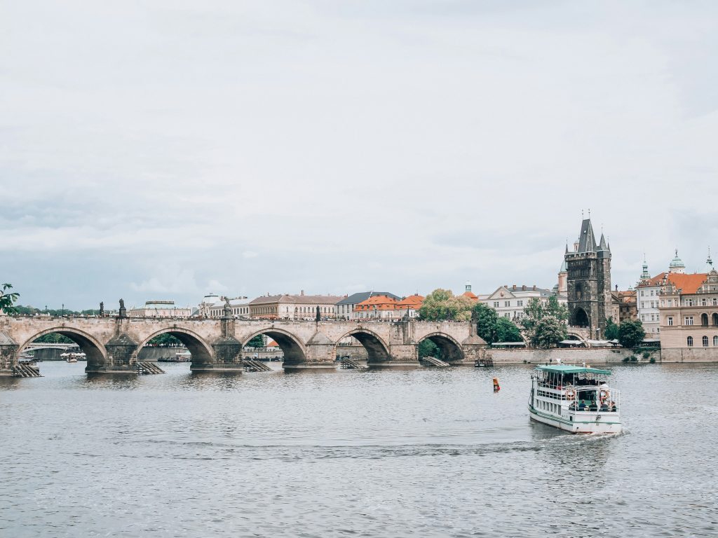 Beneficiile city break-urilor pentru sănătatea mentală