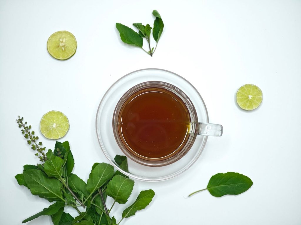 10 beneficii ale ceaiului de busuioc sacru (tulsi)