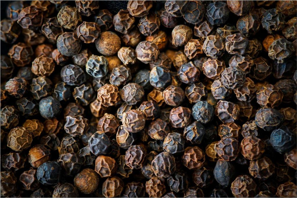 10 beneficii ale piperului negru pentru sănătate