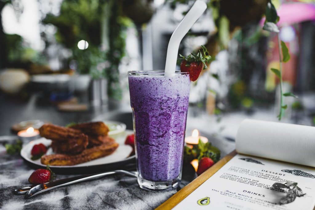 10 beneficii ale smoothie-ului cu fructe de pădure