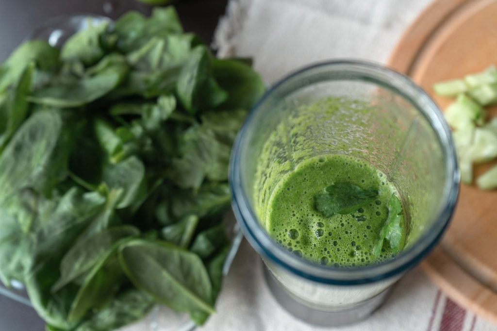 10 beneficii ale smoothie-ului cu spanac