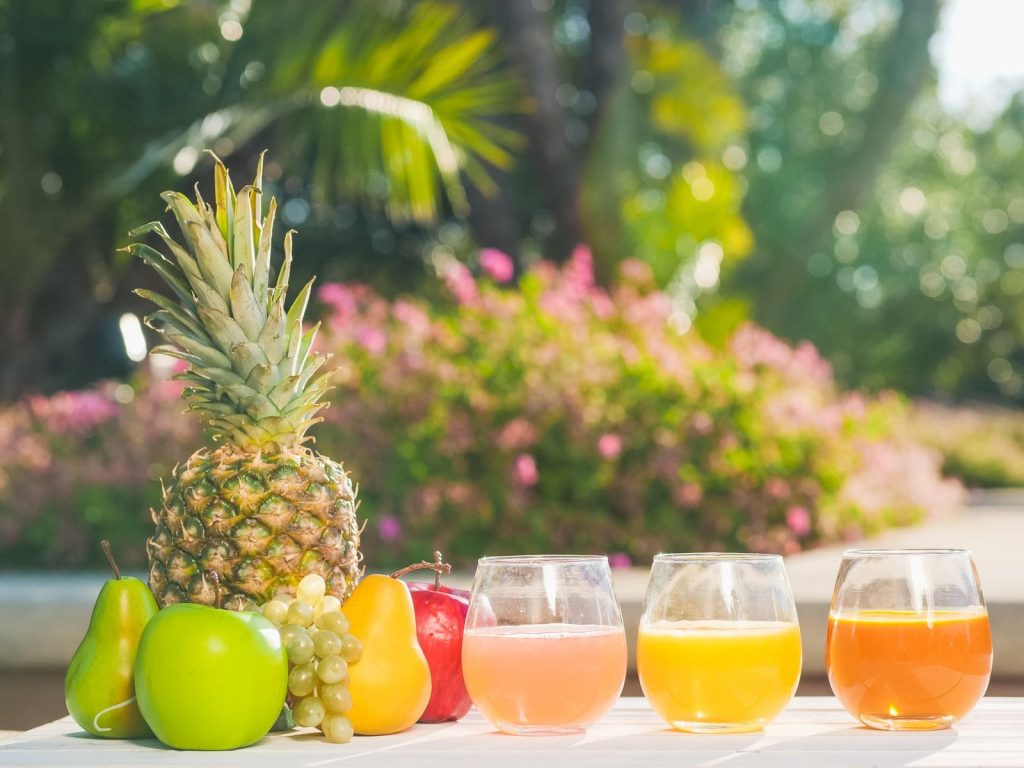 10 beneficii ale sucului de ananas proaspăt pentru sănătate