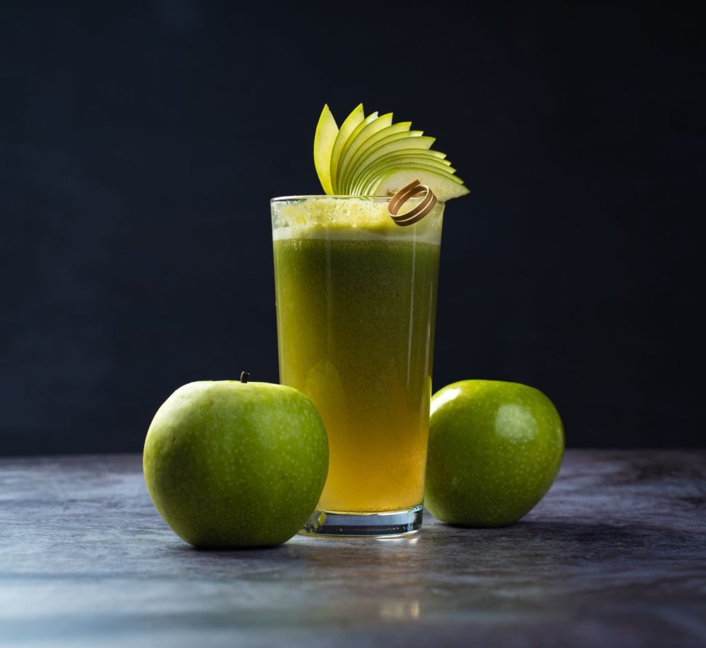 10 beneficii ale sucului de mere natural