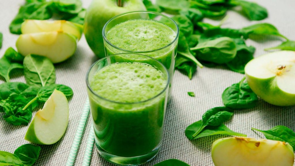 10 beneficii ale sucului verde (green juice)